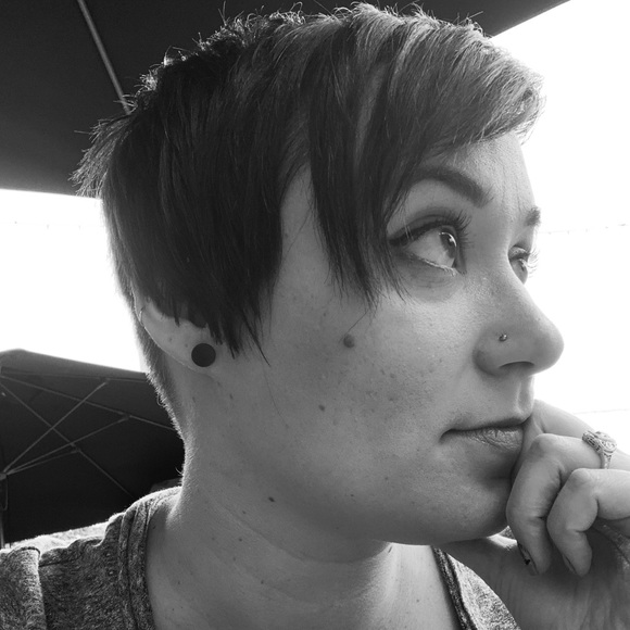 Meet your Posher, Lucy - Picture 2 of 4